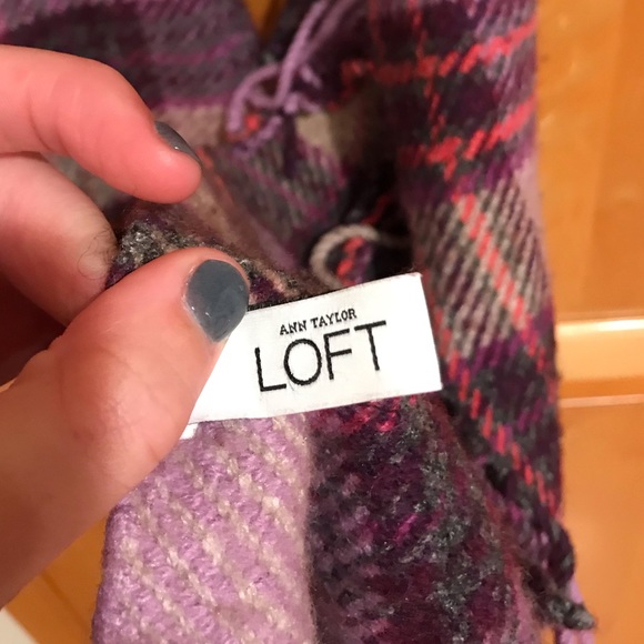 *FREE IF YOU BUNDLE 2+ ITEMS: LOFT Scarf - Picture 2 of 2